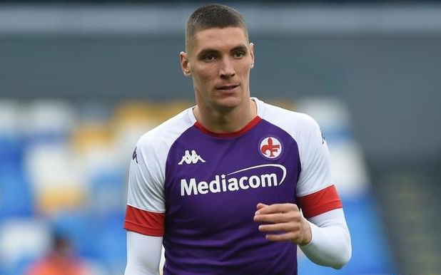 她不仅关注 她不仅关注