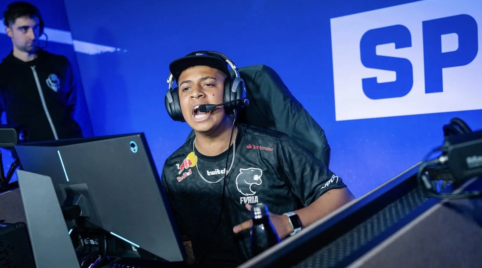 长传精准地 长传精准地